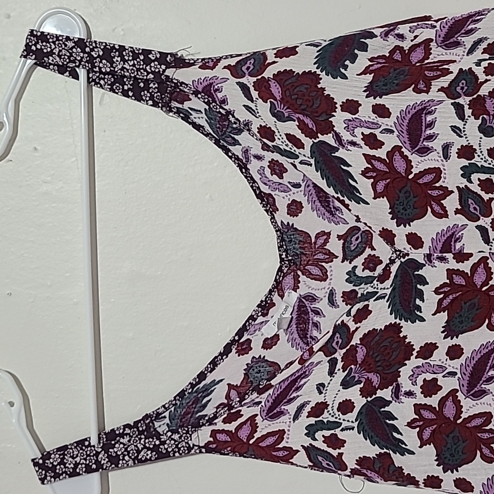 Beautiful Floral Purple and White Women's Top - Picture 3 of 6